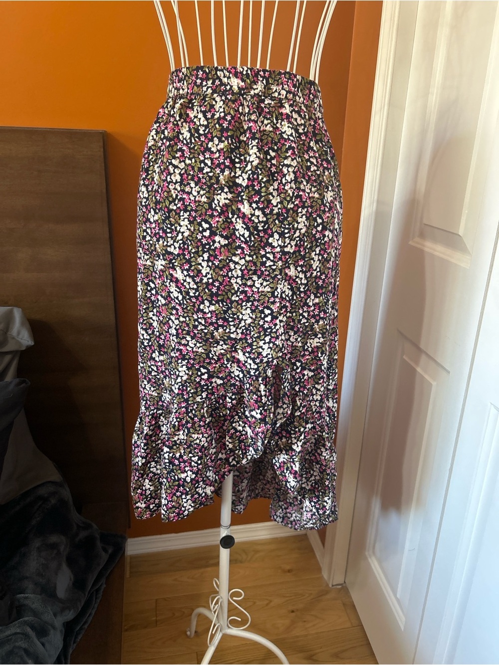 Ardene Floral Ruffle Skirt Size L Asymmetrical Boho Summer Preloved - Picture 2 of 10